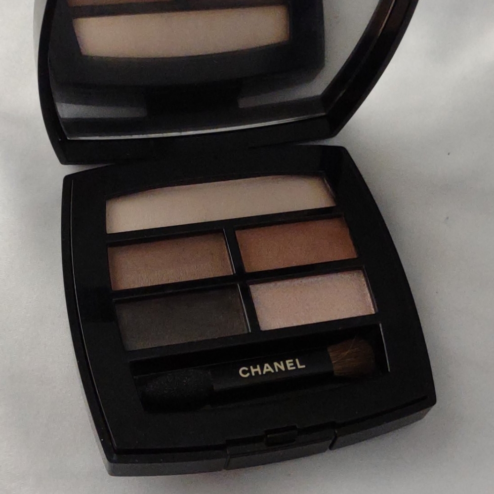 Chanel Les Beiges Healthy Glow Natural Eyeshadow p
